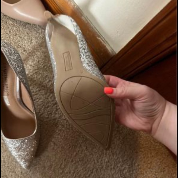 Christian siriano heels
Silver sparkle - size 8 - Picture 3 of 3
